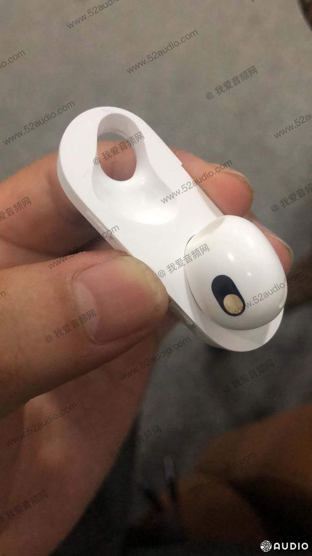 疑似 AirPods 3 外壳零件曝光，采用类似 AirPods Pro 的设计