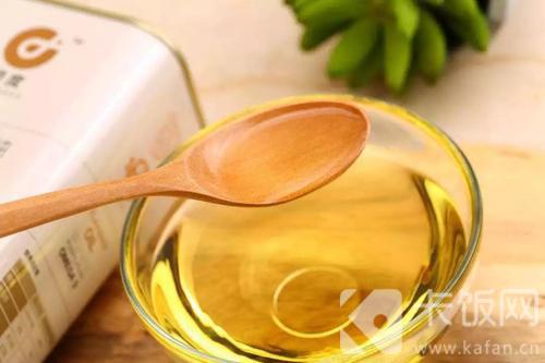 一年前开封的食用油，保质期有18个月，还没过期，可以吃吗