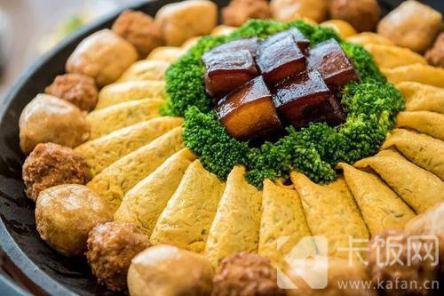 徽州名菜“一品锅”是人们冬季常吃的美食，做法是把各种菜品