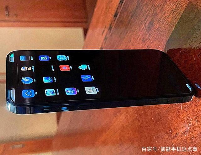 绝密版iPhone 12真机曝光 运行的竟不是iOS