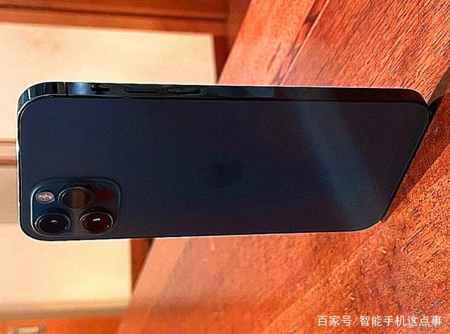 绝密版iPhone 12真机曝光 运行的竟不是iOS