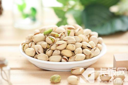 挑选开心果时，最好挑选果壳呈什么颜色的