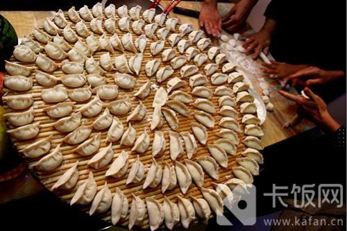 过春节吃饺子被认为是“大吉大利”，是取饺子的什么寓意