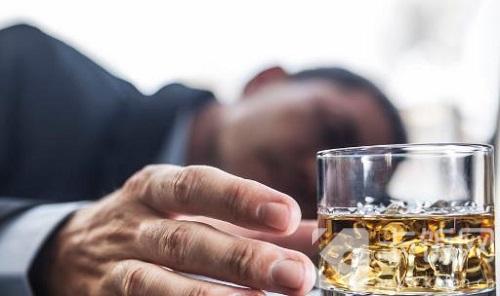 为了健康，吃饭时最好先喝酒再吃菜，还是先吃菜再喝酒