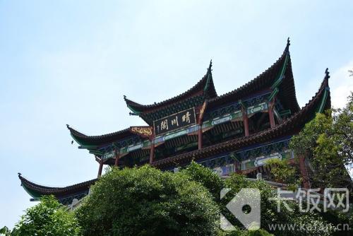 “晴川历历汉阳树，芳草萋萋鹦鹉洲”一诗和以下哪个地名有关