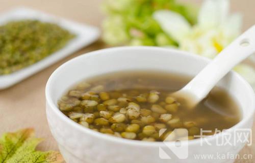 为什么煮出来的绿豆汤，有红色的也有绿色的