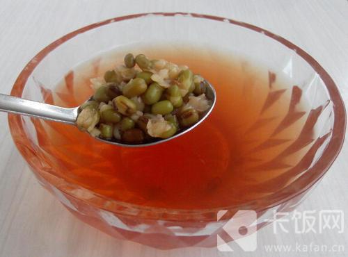 为什么煮出来的绿豆汤，有红色的也有绿色的