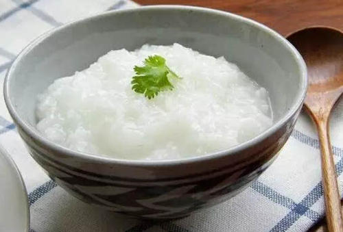 经常吃汤泡饭容易对身体造成危害，该说法