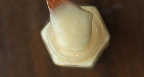 买回来的液体蜂蜜，遇到叹气转冷容易出现结晶，是坏了吗