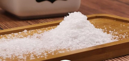 为什么食盐打开包装后，总是容易结成块