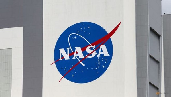 NASA对SpaceX星链部署的3万颗卫星表示担忧，很多大公司也深感不安