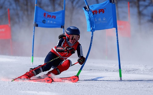 高山滑雪比赛中，如果选手错过了一个旗门需要回去重新穿越吗