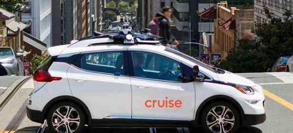 通用Cruise无人驾驶出租车服务商业化落地，每公里收费30左右