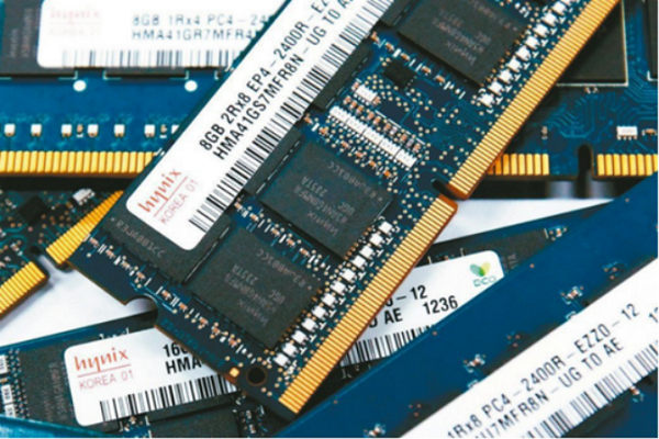 业内消息称，内存现货的价格在持续下跌