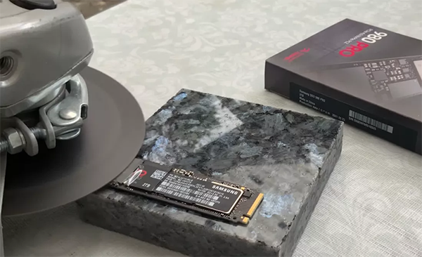 为保护数据安全，三星要求用户退换货前砸烂 SSD 硬盘