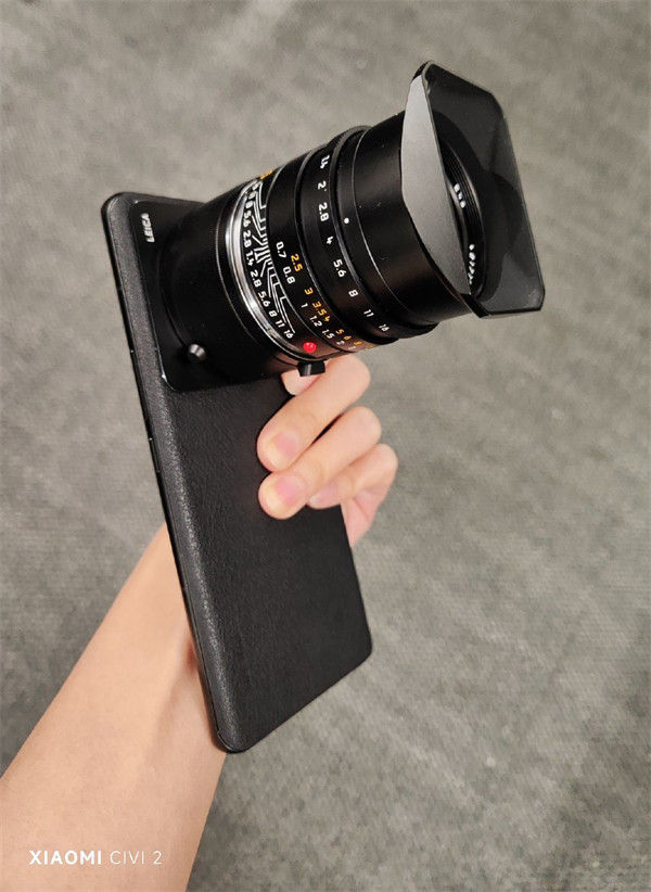 小米12S Ultra概念机亮相 小米与徕卡联合打造：官方称“第一次把徕卡相机镜头装在手机上”