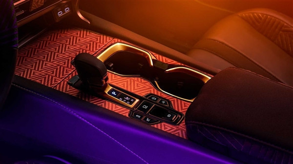 雷克萨斯RX 500h特别版发布！外观和内饰设计灵感源自于漫威系列电影 专门为瓦坎达设计