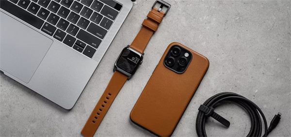 Nomad 为 Apple Watch 推出 Modern Band 皮革表带，采用 English Tan 棕褐色设计