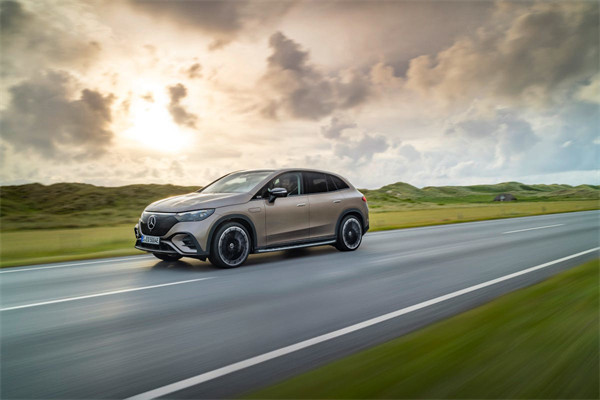 梅赛德斯-奔驰公布 EQE SUV 美国定价：起价 77900 美元