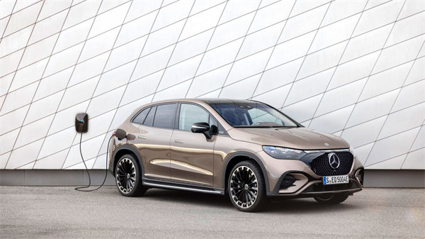 梅赛德斯-奔驰公布 EQE SUV 美国定价：起价 77900 美元