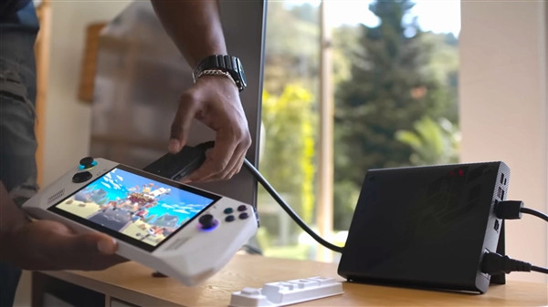 ROG首款掌机Ally配置，搭载定制化的AMD Phoenix APU