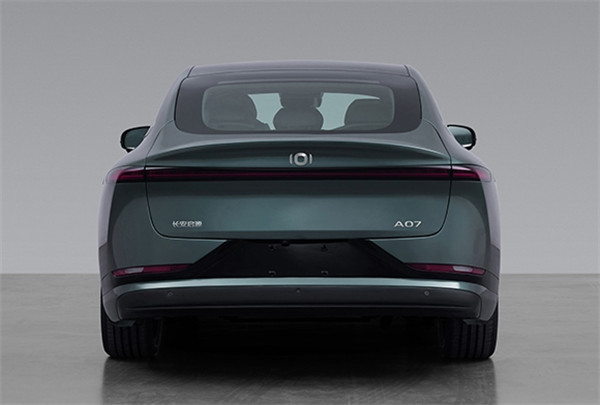 长安启源A06亮相：定位大型电动轿车，采用全新LOGO设计