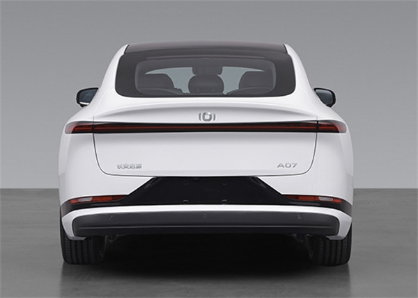 长安启源A06亮相：定位大型电动轿车，采用全新LOGO设计