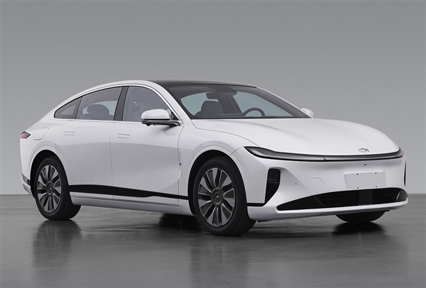 长安启源A06亮相：定位大型电动轿车，采用全新LOGO设计