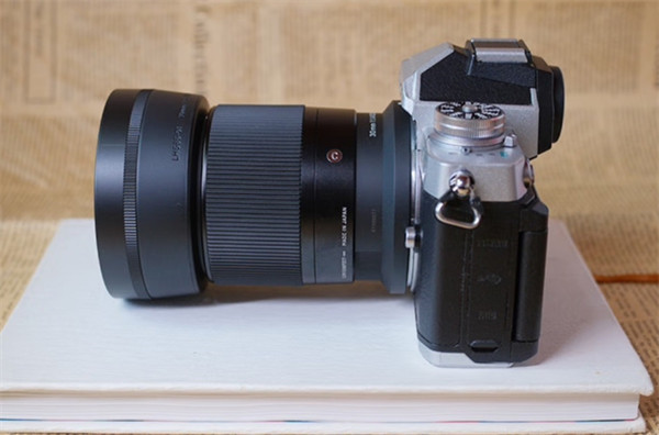 适马 30mm F1.4 DC DN 镜头上架，定价 2399 元