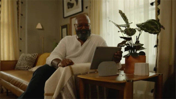 谷歌 Pixel Tablet 平板有 128GB/256GB 两个版本两种颜色，售价 600 美元起