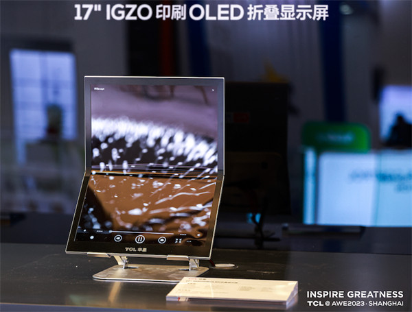 TCL 华星展示 15.6 英寸超薄高清 In-Cell 触控笔电显示屏