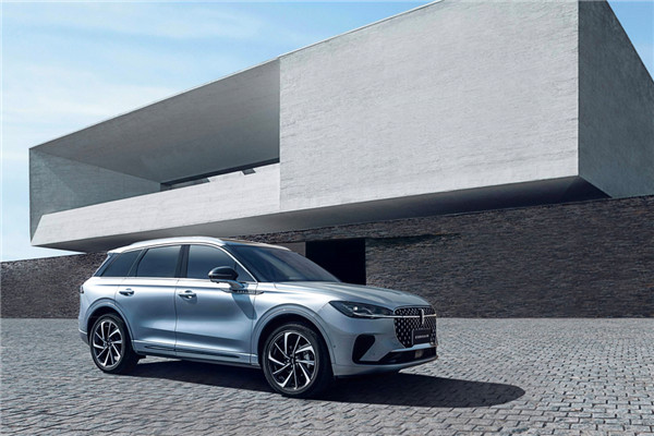 长安林肯冒险家上市的，售价区间24.58-34.58万元