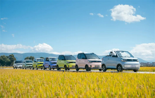 五菱宏光宣布 MINIEV 家族至高直降 13000 元，限时 2.98 万元起