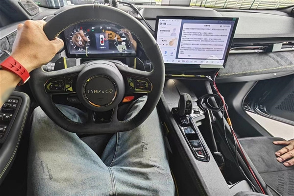 领克03高性能版发布，搭载2.0T双增压发动机