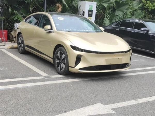 长安全新品牌启源旗下的首款车型 A07路试“谍照”曝光