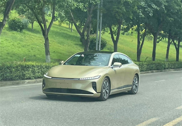 长安全新品牌启源旗下的首款车型 A07路试“谍照”曝光