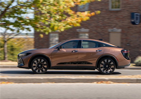 丰田皇冠SportCross开启预售，售价36.90万元起