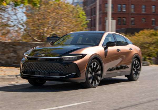 丰田皇冠SportCross开启预售，售价36.90万元起