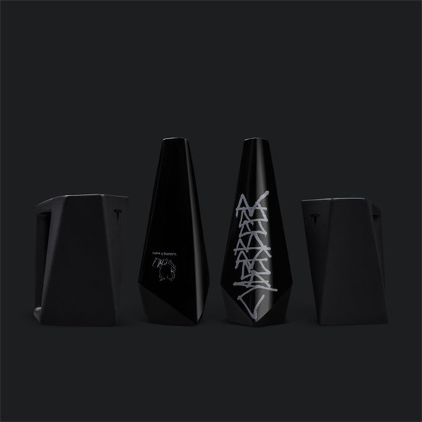 特斯拉推出限量版 CyberBeer + CyberStein 套装
