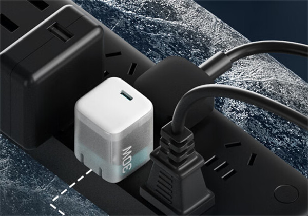 酷态科 GaN 电能闪充 30W 探索版充电器上架，售价 45.8 元