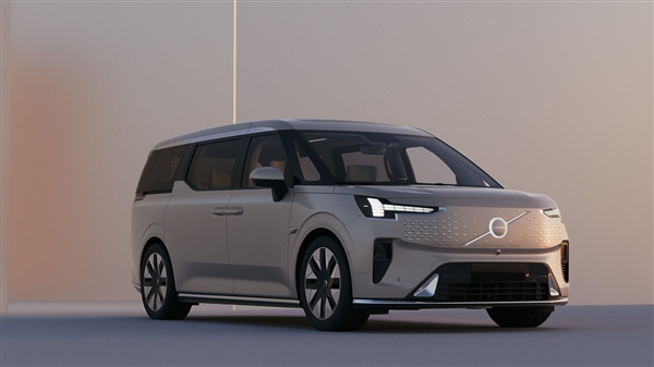 沃尔沃首款纯电豪华MPV EM90在国内发布，售价81.8万元