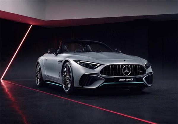 梅赛德斯-奔驰AMGSL 63 4MATIC+，售价 199.98 万元起