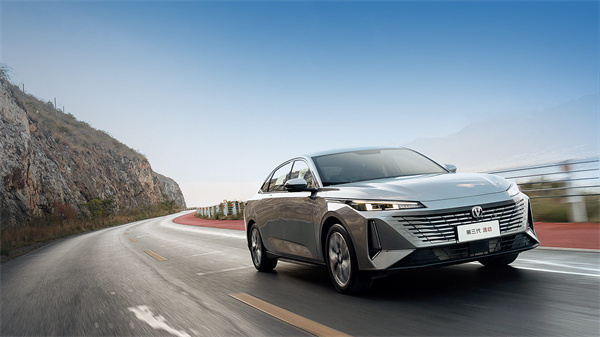 长安第三代逸动上市，售价8.39万元