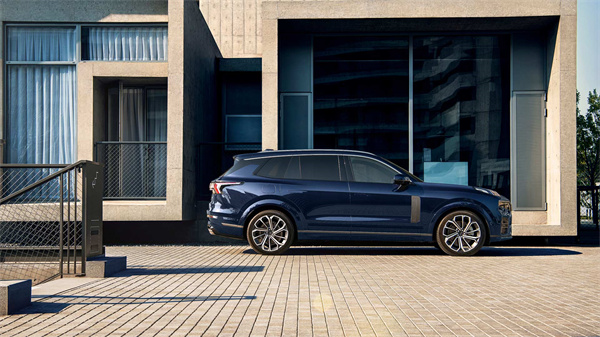 领克 O9 MHEV 四驱全球版上市，售价 23.58 万元