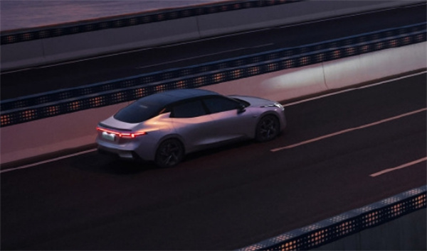 领克 07EM-P 开启预售，预售价 18 万元起