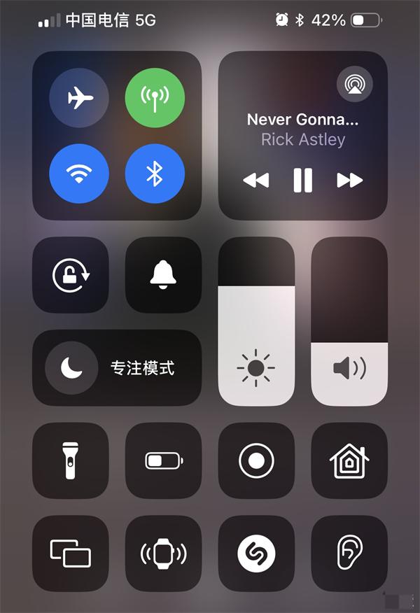 苹果 iOS 18 正在播放将显示进度条