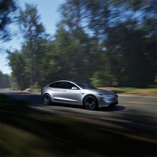 特斯拉 Model 3上线新皮肤“快银车漆”