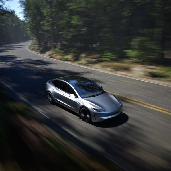 特斯拉 Model 3上线新皮肤“快银车漆”