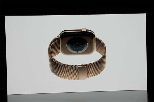 苹果发布 Apple Watch Series 10 智能手表