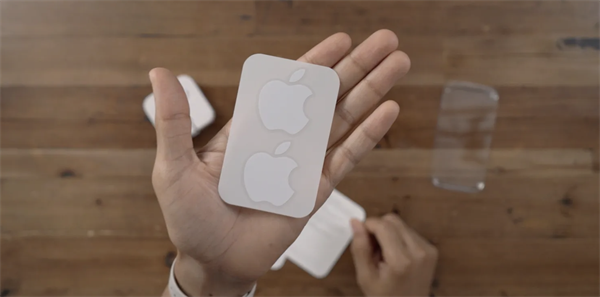 iPhone 16/Pro 包装盒舍弃苹果 Logo 贴纸‌